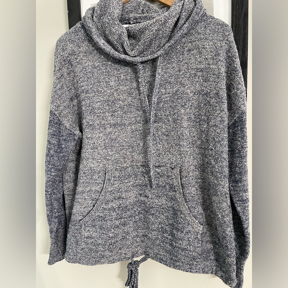 Magaschoni women’s Heather blue pullover . New no tag .